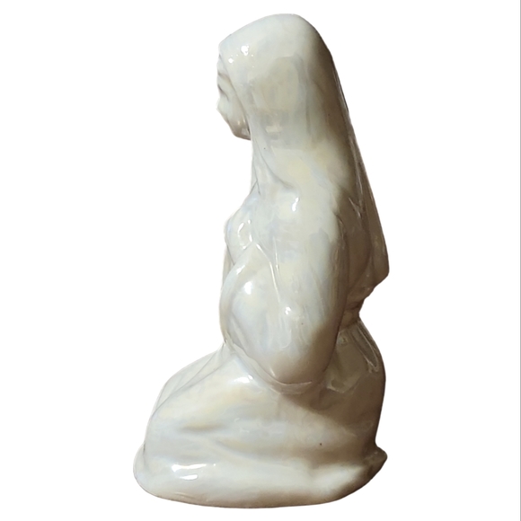 Vtg Mother Mary Pearlized Nativity Scene Figurine Iridescent Around The World - Picture 2 of 5